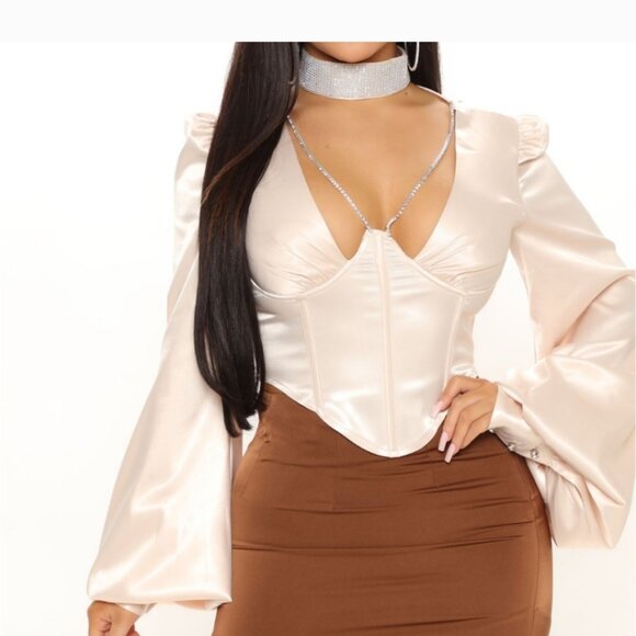 Beautiful Cream Corset - Picture 5 of 5